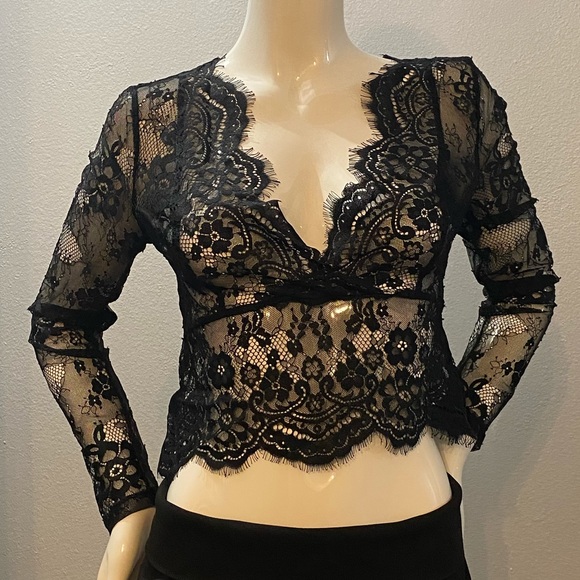 Forever 21 Tops - Forever 21 floral black lace top in medium